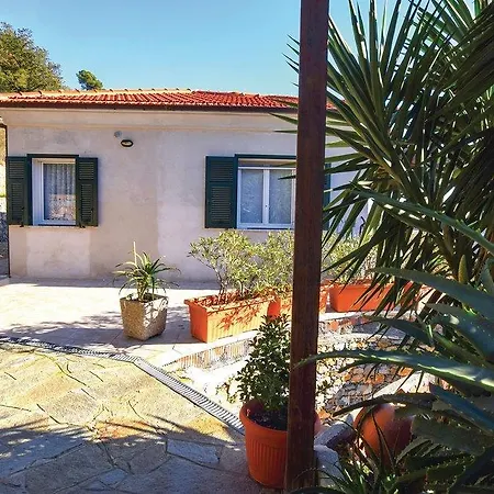 Two-bedroom Holiday In Diano Castello *